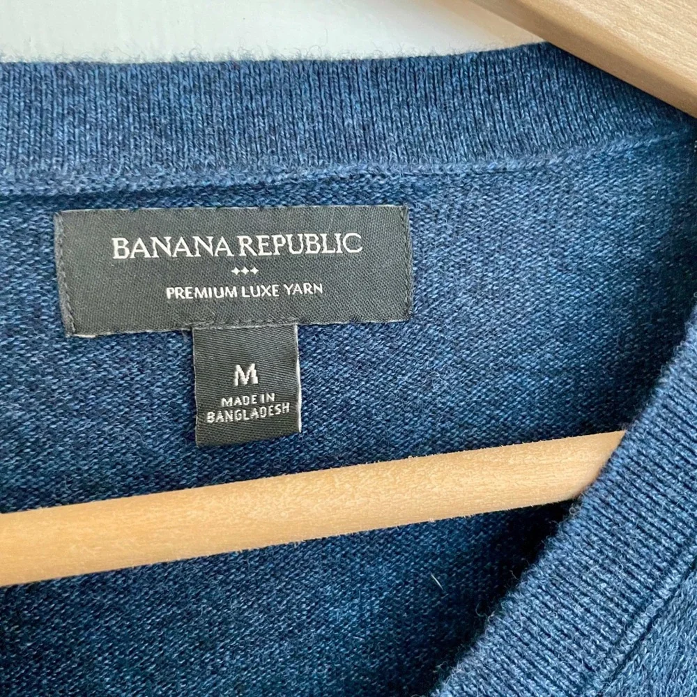 Banana Republic Mens Blue V Neck Long Sleeve‎ Sweater, Premium Luxe Yarn